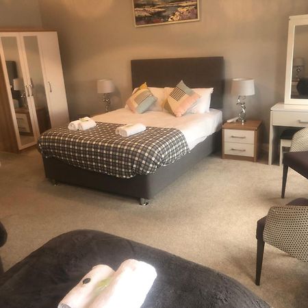 Hotel The Bowers Bar & Restaurant à Ballinrobe Extérieur photo