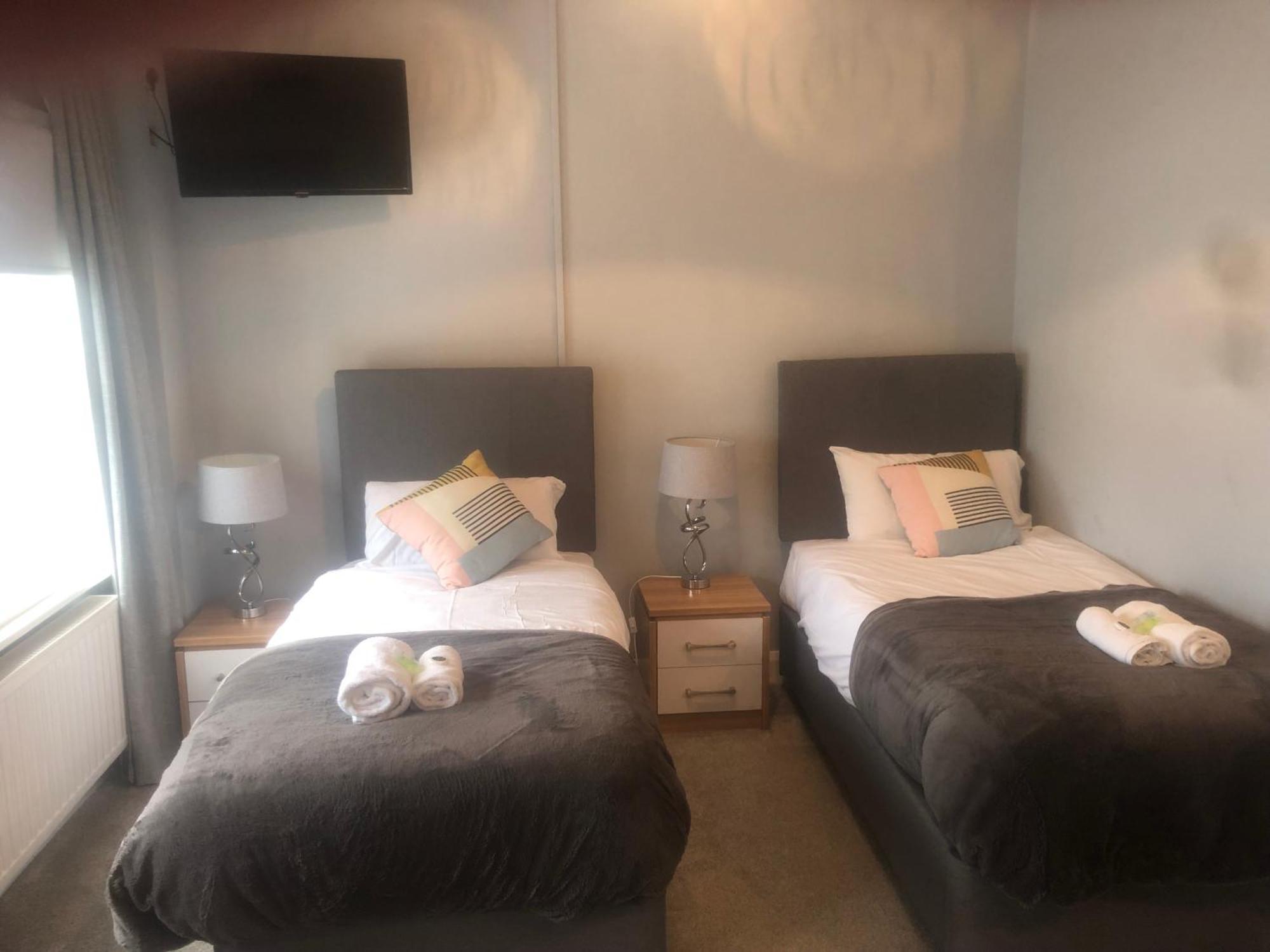 Hotel The Bowers Bar & Restaurant à Ballinrobe Extérieur photo