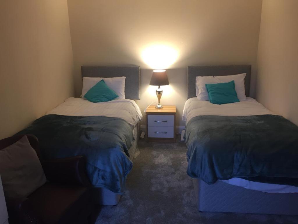 Hotel The Bowers Bar & Restaurant à Ballinrobe Extérieur photo