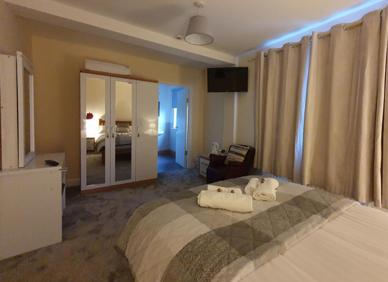 Hotel The Bowers Bar & Restaurant à Ballinrobe Extérieur photo