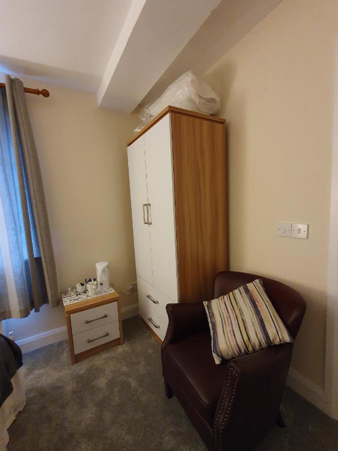 Hotel The Bowers Bar & Restaurant à Ballinrobe Extérieur photo